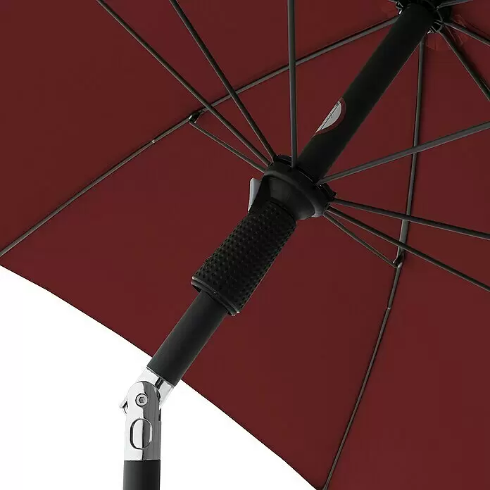 Doppler Active Marktschirm rund Green Edition - Bordeaux, Durchmesser Bespannung: 208 cm - Unterseite eines roten Sonnenschirms mit schwarzem Metallgestell, Mittelstange und strukturiertem Griff.