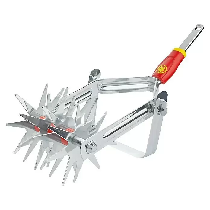 Wolf-Garten Multi-Star Sternfräse DA-S - Arbeitsbreite: 15 cm - Silberner Rasenlüfter mit gezackten Sternrollen und rotem und gelbem Griff.
