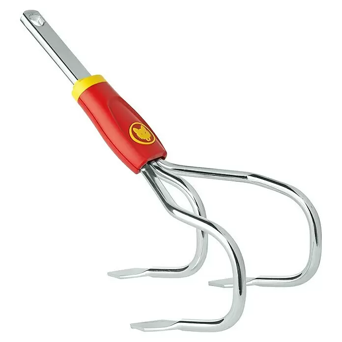 Wolf-Garten Multi-Star Grubber BE-M - Arbeitsbreite: 11 cm - Ein Handkultivator mit rot-gelbem Griff und vier glänzenden Chromzinken, ideal zum Lockern des Bodens.