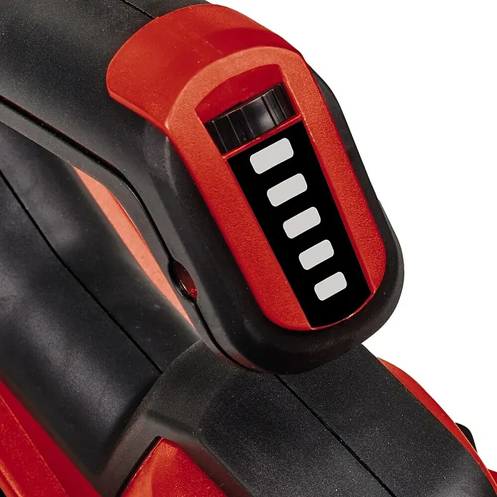 Einhell Power X-Change 18V Akku-Laubbläser GE-ULB 18 Li E-Kit - 18 V, 1 Akku, 2 Ah, Blasgeschwindigkeit: 250 km/h, Blasleistung: 120 m³/h - Detailaufnahme eines Akku-Ladestandsanzeigers an einem rot-schwarzen Elektrowerkzeug, der den aktuellen Ladestand anzeigt.