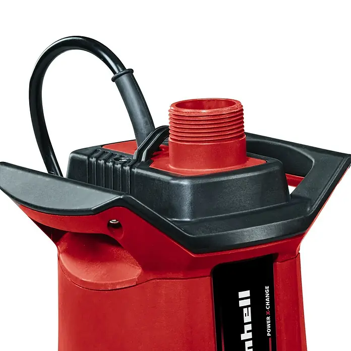 Einhell Power X-Change 18V Schmutzwasserpumpe GE-DP 18/25 LL Li-Solo - 160 W, 18 V, Max. Fördermenge: 7.000 l/h, Eintauchtiefe: 4 m - Detailaufnahme einer roten Einhell-Tauchpumpe mit schwarzem Griff und rotem Gewindeanschluss.