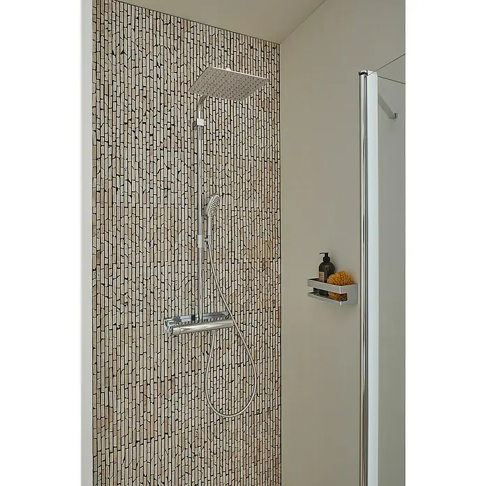 Mosaikfliese MOS BRICK 105 - 30,5 x 30,5 cm, Beige, Matt - Ein Badezimmer mit einer modernen Regendusche und einer Ablage für Badezimmerutensilien an der Wand.