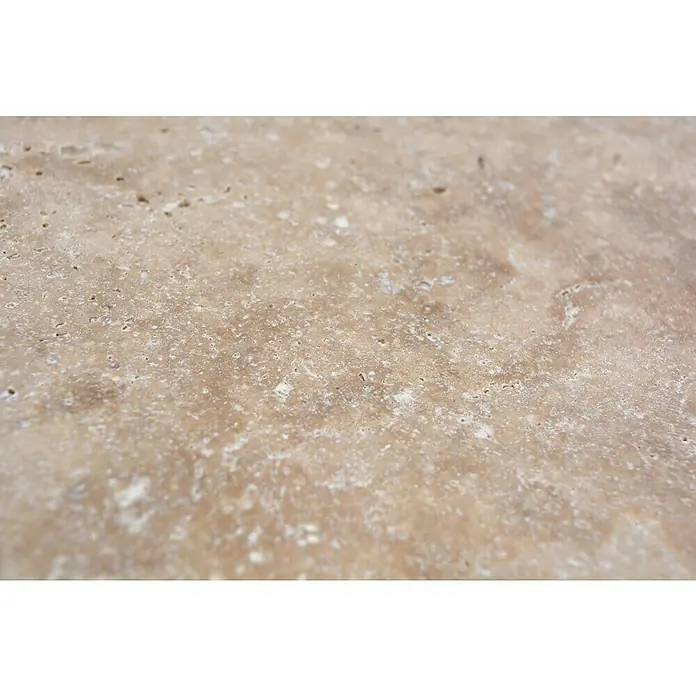 Antikmarmorfliese Travertin Chiaro - 40,6 x 61 cm, Beige, Matt - Nahaufnahme einer beigefarbenen Travertinfliese mit natürlichen Mustern und poröser Textur, ideal für elegante Innenräume.