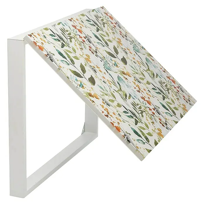 Versa Armario de contadores Acuarela - 45 x 33 cm - Primer plano de una decoración de pared con estampado floral y un marco blanco cuadrado que realza la obra de arte.