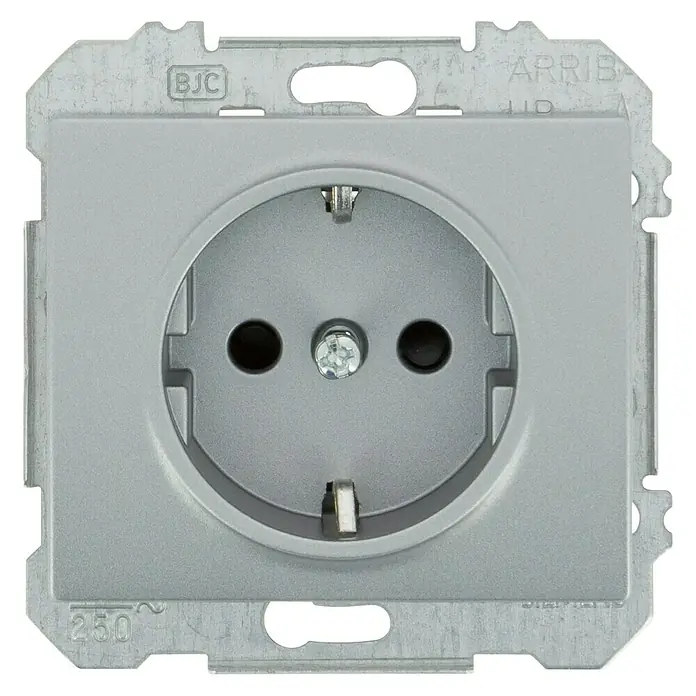 Siemens Delta Iris Enchufe - Plateado, Aluminio, Colocar - Primer plano de un enchufe BJC plateado, para el estándar europeo, adecuado para 250V.