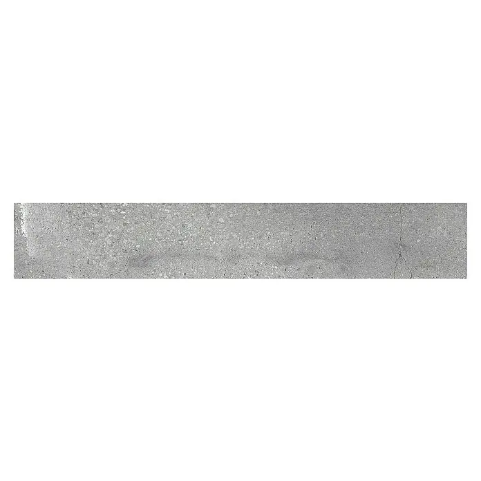 Sockelfliese Bond - 10 x 60 mm, Grau, Matt - Graue Betonfliese mit einer leicht texturierten Oberfläche, ideal für moderne Innenräume. Die Fliese bietet Robustheit und eine minimalistische Ästhetik.