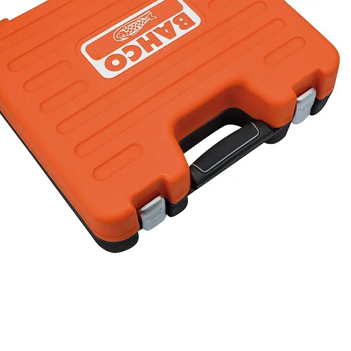 Bahco Lochsägenkoffer - Max. 38 mm, 10 mm, 7 Stk. - Eine orangefarbene Werkzeugkiste der Marke Bahco mit Tragegriff und Verschlussmechanismus, ideal für die Aufbewahrung von Werkzeugen.