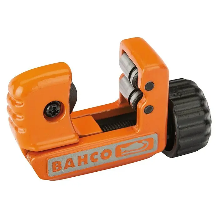 Bahco Rohrabschneider 301-22 - 3 mm - 22 mm - Nahaufnahme einer Rohrschneidezange von BAHCO, einem Werkzeug zum präzisen Durchtrennen von Rohren, ideal für Installationsarbeiten.