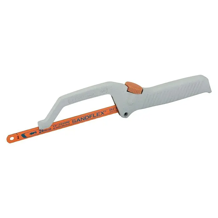 Bahco Metallsäge 208 - Blattlänge: 250 mm, Anzahl Zähne: 24 Stk. - Bügelsäge mit grauem Griff und orangefarbenem Sägeblatt. Das Sägeblatt ist mit der Marke SANDFLEX versehen.
