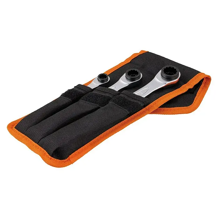 Bahco Vierfachringschlüssel-Satz S4RM/3T - Umschalthebel für Rechts-/Linkslauf, 3 -tlg. - Ein Set aus drei Ratschenschlüsseln in einer schwarzen Tasche mit orangem Rand, perfekt für jede Werkstatt.