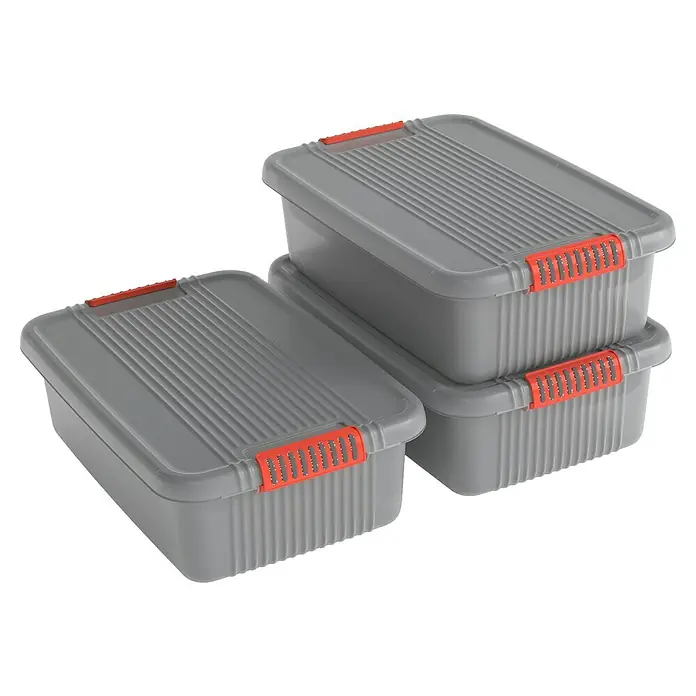 KIS Aufbewahrungsbox K LATCH - L x B x H: 59 x 39 x 18 cm, Grau - Drei graue Aufbewahrungsboxen mit roten Verschlüssen, ideal für die Organisation von Gegenständen im Haushalt oder Büro.