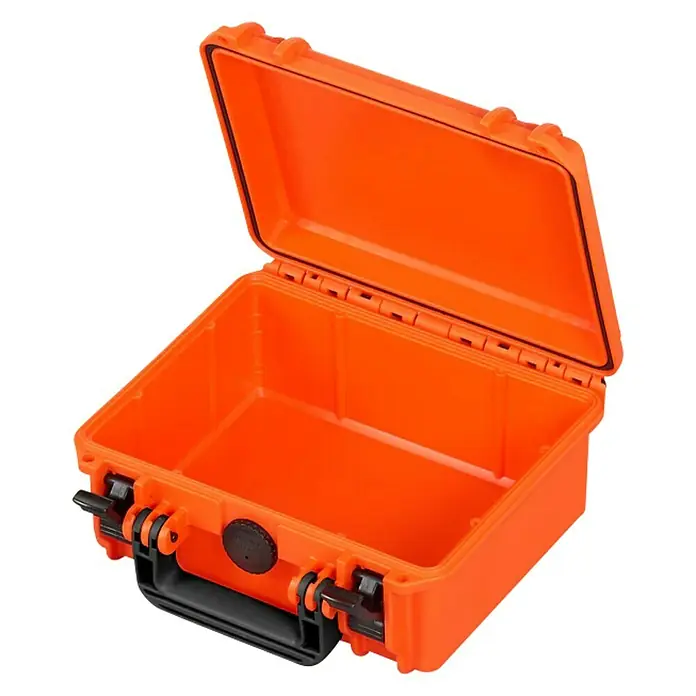 Wasserdichter Koffer MAX235 - L x B x H: 258 x 243 x 118 mm, Kunststoff, Ohne Schaumstoffeinlage, Orange - Abgebildeter, geöffneter, orangefarbener Schutzkoffer. Ideal für den sicheren Transport empfindlicher Gegenstände unter extremen Bedingungen.