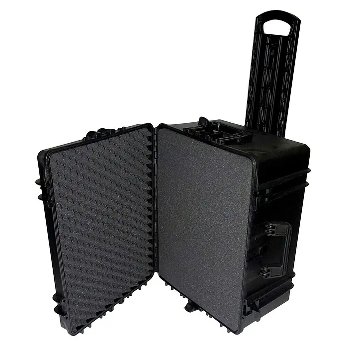 Wasserdichter Koffer MAX620TR - L x B x H: 687 x 528 x 376 mm, Mit Würfelschaumstoffeinlage, Ausziehbarer Trolley, Schwarz, Kunststoff - Geöffneter schwarzer Rollkoffer mit Schaumstoffeinlage. Ideal für den sicheren Transport empfindlicher Geräte.