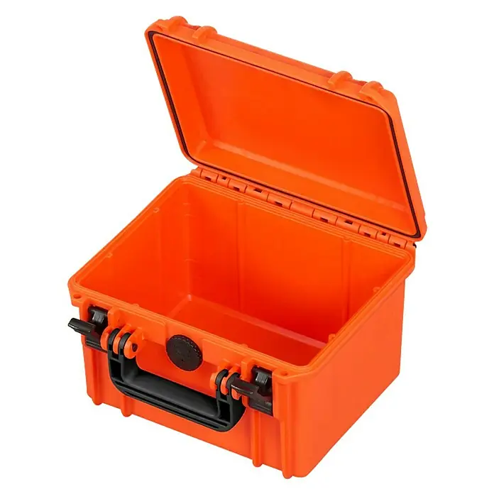 Wasserdichter Koffer MAX235 - L x B x H: 258 x 243 x 168 mm, Kunststoff, Ohne Schaumstoffeinlage, Orange - Ein offener, orangefarbener, wasserdichter Koffer mit schwarzem Griff, ideal für den sicheren Transport empfindlicher Gegenstände.