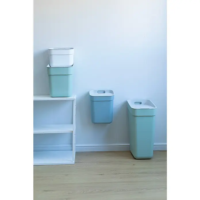Curver Standard Mülleimer Ready to Collect - 5 l, Kunststoff, Weiß - Einrichten mit Stil: Das Bild zeigt eine Auswahl farblich abgestimmter, moderner Abfallbehälter, die Funktionalität und Design vereinen.