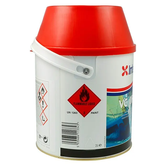 International Hartantifouling VC Offshore EU - Schwarz, 2 l - Dose mit rotem Deckel und Etikett mit Gefahrenhinweisen, die auf eine entzündliche Flüssigkeit hinweisen.