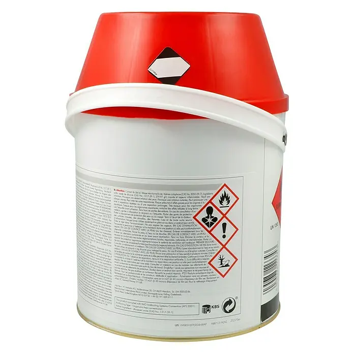 International Hartantifouling VC Offshore EU - Schwarz, 2 l - Detailansicht eines Farbeimers mit Gefahrensymbolen, die auf die potenziellen Risiken des Produkts hinweisen.