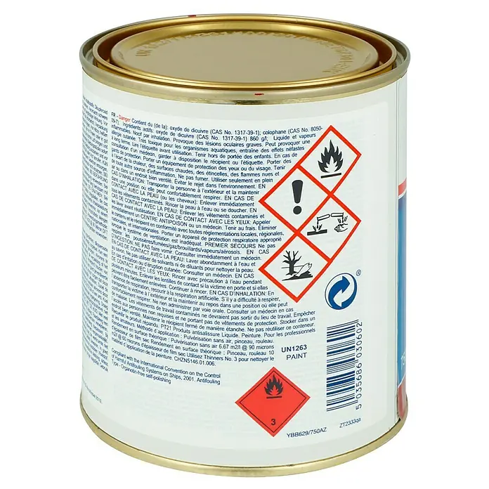 International Selbstpolierendes Antifouling Micron 350 - Rot, 750 ml - Nahaufnahme einer Dose Antifouling-Bootsfarbe mit Gefahrensymbolen und Produktinformationen auf dem Etikett.