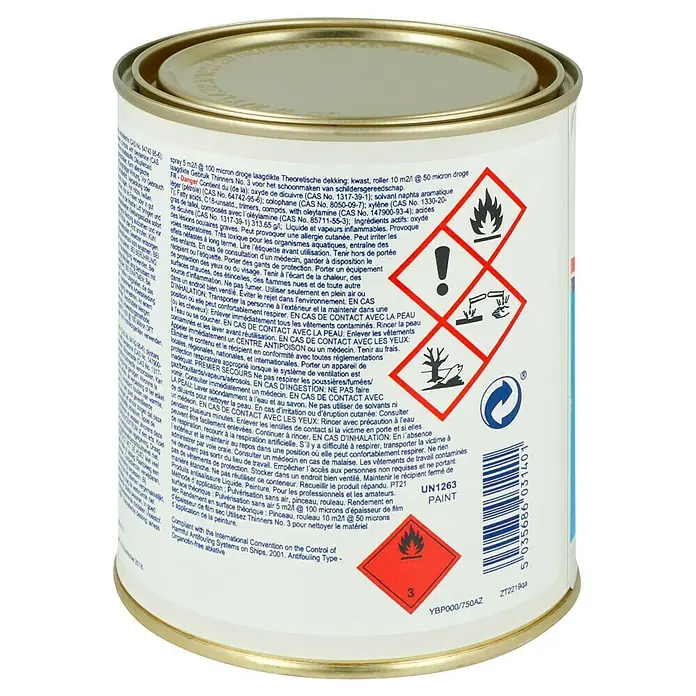 International Selbstpolierendes Antifouling Boatguard 100 - Doverweiß, 750 ml - Dose Antifouling-Farbe, UN1263, mit Gefahrensymbolen und Barcode für Schiffsanwendungen.