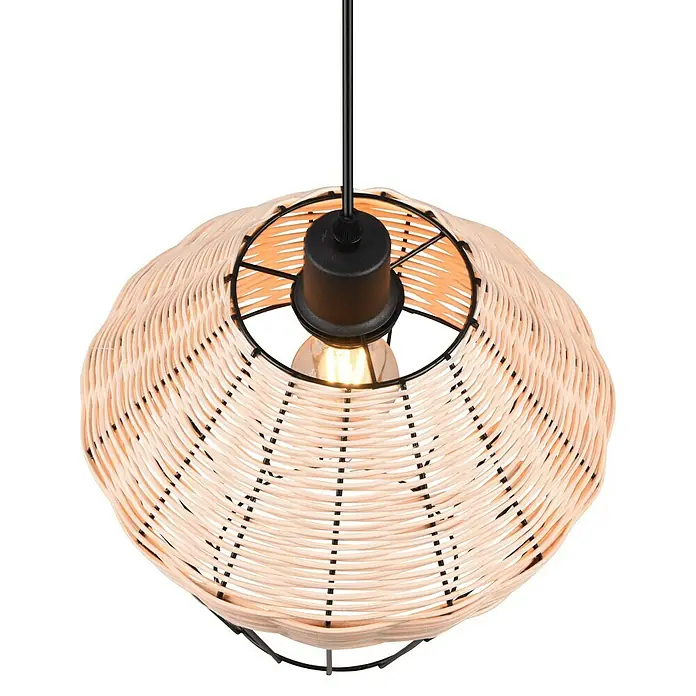 Trio Lighting Lámpara colgante redonda Borka - 40 W, Ø x Al: 30 x 150 cm, Negro/Ratán, Negro/Ratán, E27 - Primer plano de una lámpara colgante con una pantalla de ratán tejida, creando un ambiente cálido y acogedor.