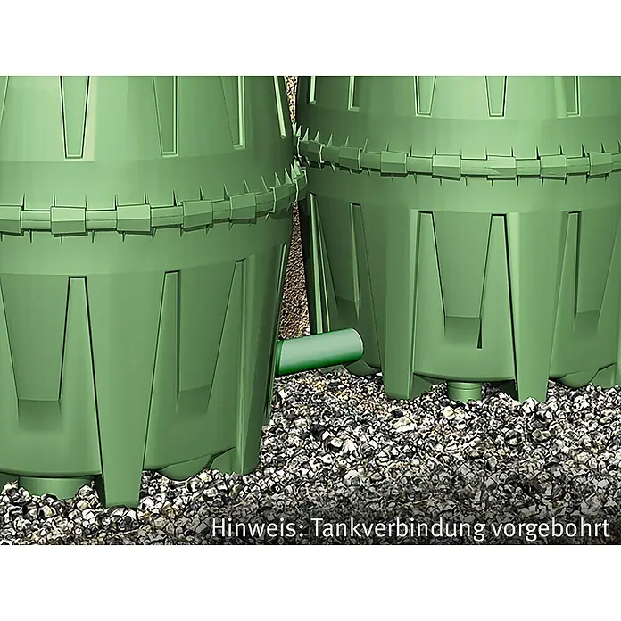 4rain Zisterne Herkules - Gesamt Fassungsvermögen: 4.800 l, 3 Stk., Dunkelgrün - Nahaufnahme von zwei grünen Regentonnen mit dem Hinweis „Tankverbindung vorgebohrt“.