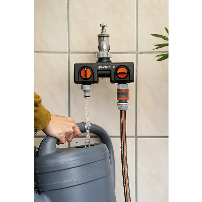 Gardena 2-Wege-Verteiler - Gewindegröße Wasserhahn: 26,5 mm (G 3/4“) - Bewässerung mit dem GARDENA 2-Wege-Verteiler: Praktische Wasserentnahme an zwei Geräten gleichzeitig für effiziente Gartenarbeit.