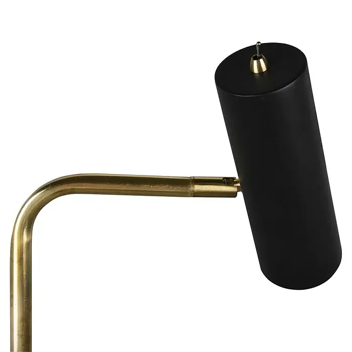 Trio Lighting Marley Lámpara de pie - 5 W, Altura: 151 cm, Dorado/Negro, GU10 - Primer plano de una elegante lámpara de escritorio negra con brazo de latón, que muestra su diseño moderno y elegante.