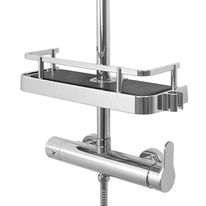 Estantería de baño - 11,8 x 34 x 7 cm, Plástico, Cromo - Imagen de un estante de ducha cromado con estante de almacenamiento y una válvula unida a una barra de ducha. Diseño elegante para baños modernos.