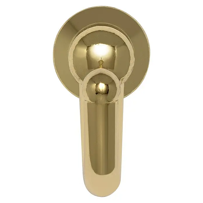 Siro Garderobenhaken - L x B x H: 30 x 12 x 22 mm, Gold, Stahl - Nahaufnahme eines goldenen Wandleuchters mit Glühbirne, der warmes Licht abstrahlt und ein elegantes Dekorationsstück darstellt.