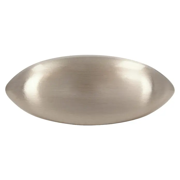 Siro Möbelknopf - Typ Möbelgriff: Knopf, L x B x H: 38 x 16 x 30 mm, Stahl, Edelstahl - Nahaufnahme eines eleganten, ovalen Möbelgriffs in gebürstetem Nickel, ideal für Schubladen und Schränke.