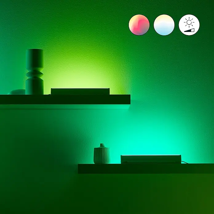 Philips Wiz LED-Balkenleuchte Light-Bar - 10,5 W, Länge: 5,9 cm, RGBW - Wandregale mit dekorativer Beleuchtung. Die LED-Leuchten erzeugen eine stimmungsvolle grüne Atmosphäre im Raum.