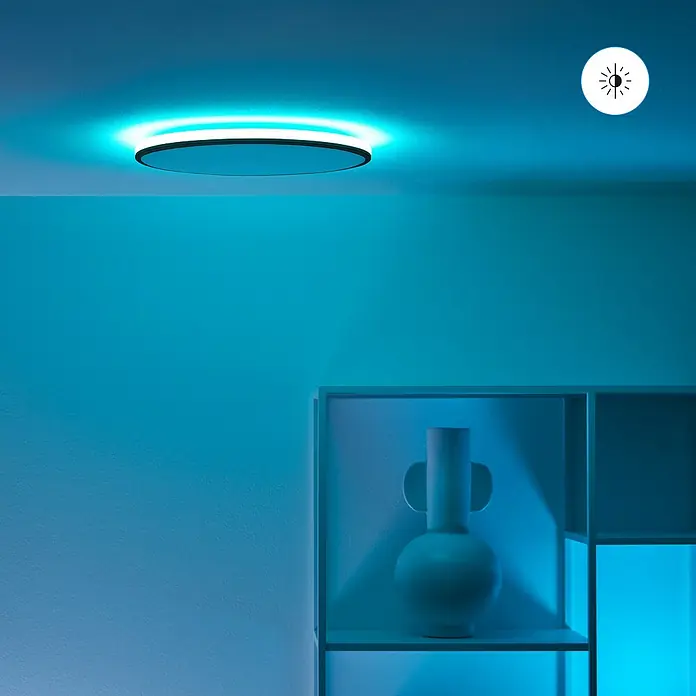 Philips Wiz LED-Deckenleuchte rund - 21 W, Ø x H: 40 x 4,5 cm, Schwarz, Kaltweiß - Ein modernes Deckenlicht mit einem kreisförmigen Design, das blaue Akzente setzt, um eine stimmungsvolle Beleuchtung zu schaffen.