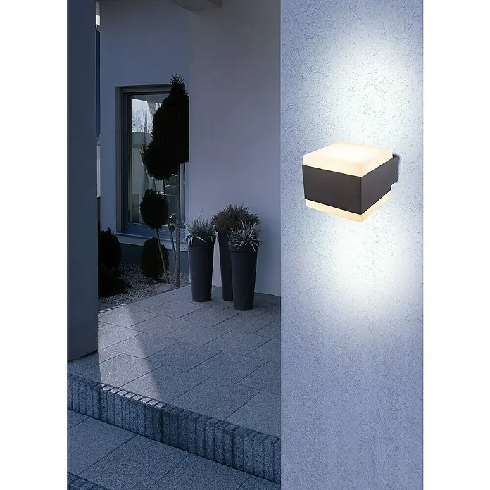 Globo LED-Außenwandleuchte SLICE - 11,5 W, Anthrazit, IP44, B x H: 11 x 9 cm, Nicht Dimmbar - Moderne würfelförmige Wandleuchte aus schwarzem Metall und weißem Acrylglas für den Außenbereich, die ein warmes, einladendes Licht spendet.