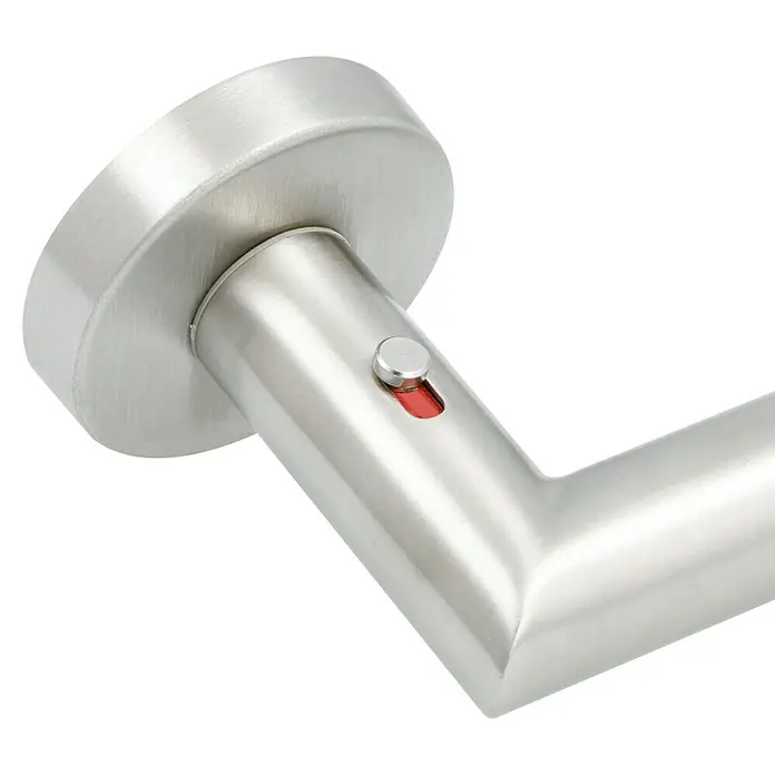 Diamond Doors Zimmertürgarnitur Moderna Smart2lock - Stärke Tür: 38 mm - 45 mm, Edelstahl, L-Form, Edelstahl matt, DIN Anschlag: Rechts, Passend für: Türen ohne Schlüssellochbohrung, Türen mit Schlüssellochbohrung benötigen zusätzlich eine Blindrosette - Nahaufnahme eines Türgriffs aus Edelstahl mit roter Anzeige auf schwarzem Hintergrund.