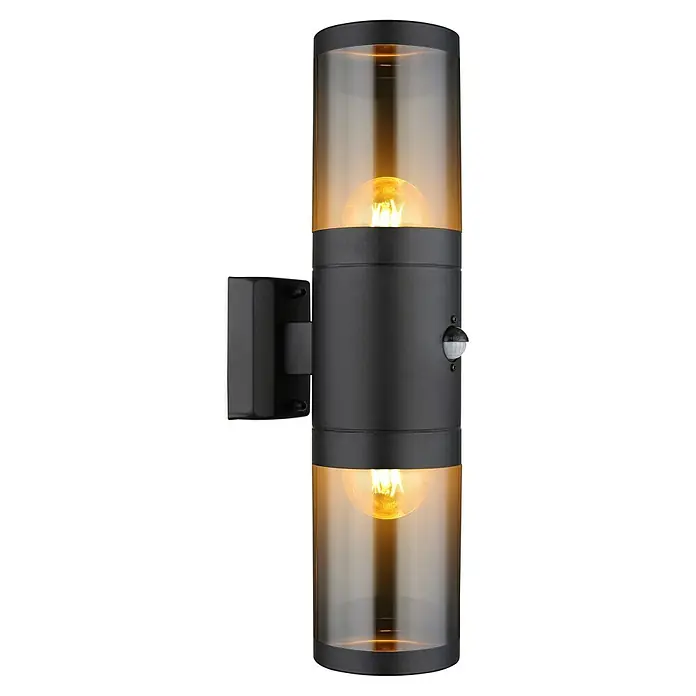 Globo Xeloo Aplique exterior con sensor Xeloo - 60 W, L x An x Al: 10,2 x 10,2 x 42 cm, Negro, IP44, Detector de movimiento - Aplique de pared para exteriores con sensor de movimiento. Luz exterior moderna con dos lámparas y cristal ahumado para iluminación.