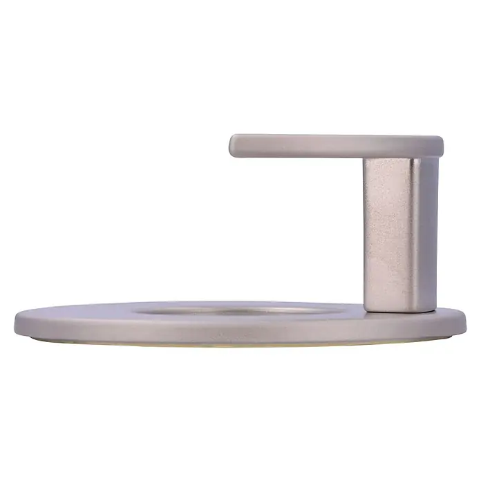 Siro Garderobenhaken - Ø x H: 60 x 26 mm, Nickel, Stahl - Nahaufnahme eines mattsilbernen Ohrringständers mit rundem Sockel und T-förmigem Haken zur Präsentation von Ohrringen.