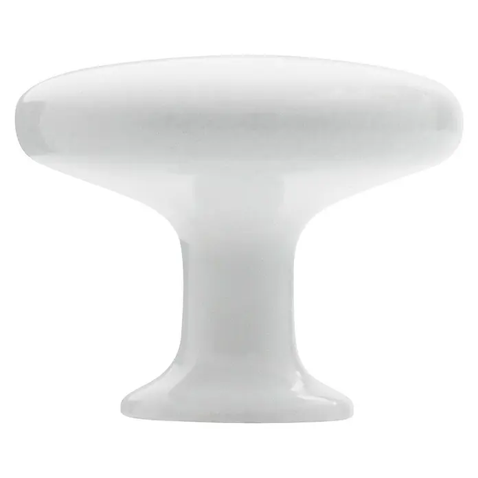 Siro Möbelknopf - Typ Möbelgriff: Knopf, Ø x H: 30 x 24 mm, Stahl, Weiß - Nahaufnahme eines weißen Porzellanknopfs auf einem schwarzen Hintergrund. Der Knopf hat eine glatte, glänzende Oberfläche.