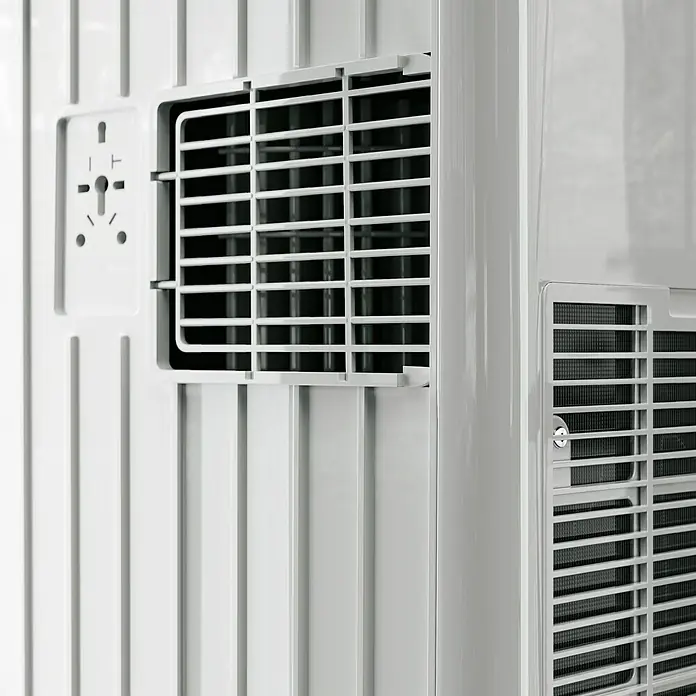 Voltomat Aire acondicionado portátil WiFi Khione - 2.600 W, Tamaño de la estancia: 26 m², Negro - Primer plano de un aire acondicionado portátil blanco con rejillas de ventilación.