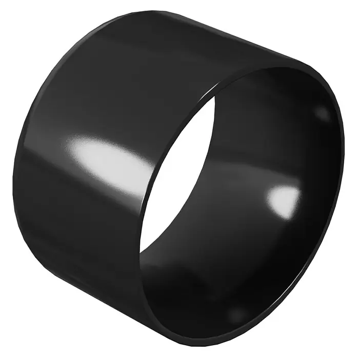Marley Fallrohr-Bogenverbinder - Nennweite: 75 mm, Kunststoff, Anthrazit-Metallic - Nahaufnahme eines glänzenden, schwarzen zylindrischen Rings, der auf einem schwarzen Hintergrund ruht. Das Licht reflektiert auf der Oberfläche.