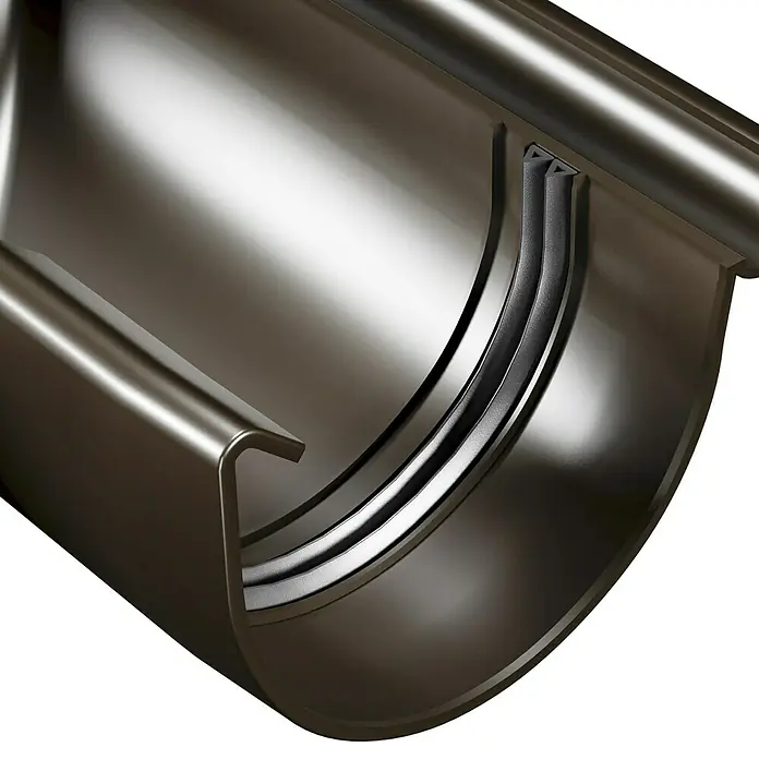 Marley Rinnenwinkel - Nennweite: 100 mm, Außenecke, Kunststoff, Braun - Nahaufnahme einer Dachrinne aus Metall, die ein modernes Design und eine hochwertige Verarbeitung aufweist.