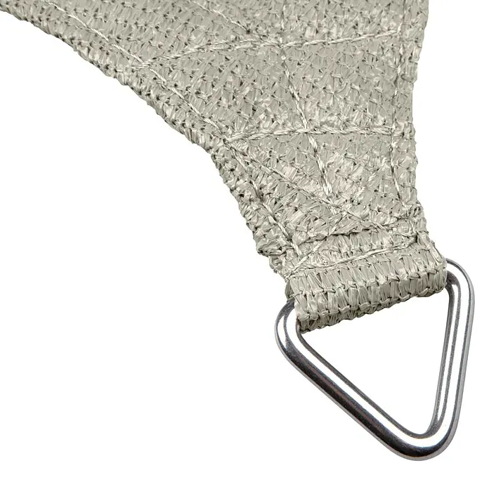 Windhager Sonnensegel Elba - L x B: 3,6 x 2,6 m, Ivory - Detailaufnahme eines dreieckigen Sonnensegels mit Metallring zur Befestigung, ideal für den Außenbereich.