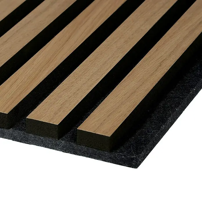 FibroTech Akustikpaneel Premium - Light Oak, 2.440 x 605 x 22 mm - Akustikplatte mit Holzlatten auf schwarzem Filz. Schallabsorbierende Wandpaneele für moderne Raumgestaltung.
