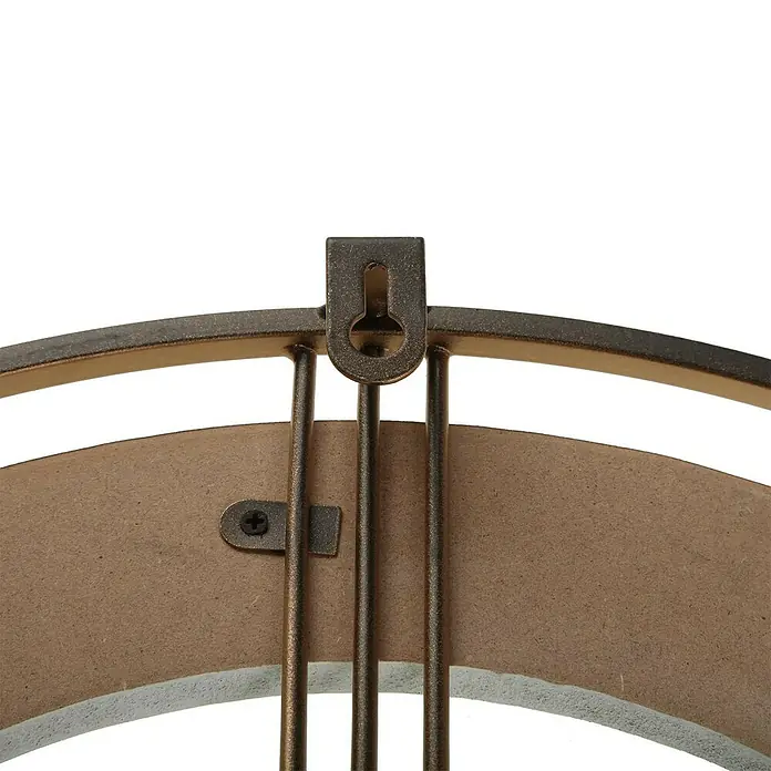 Versa Reloj de pared - Diámetro: 40 cm, Dorado/Blanco - Primer plano del reverso de un reloj de pared, con herrajes para colgarlo y marco metálico.