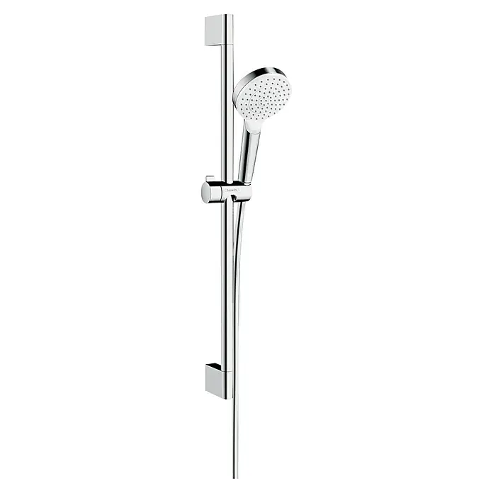 Hansgrohe Crometta Brausegarnitur 100 Green - Lochabstand: 62,5 cm, Art Strahl: Rain, Chrom - Abgebildet ist eine moderne Handbrause mit einer verchromten Stange, die Funktionalität und modernes Design vereint. Ideal für jedes Badezimmer.