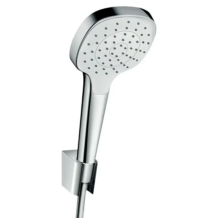Hansgrohe Brause-Set Croma Select E 110 - Anzahl Strahlarten: 1 Stk., Durchmesser Handbrause: 11 cm, Chrom, Länge Brauseschlauch: 160 cm - Nahaufnahme eines glänzenden, modernen Duschkopfes mit Halterung vor schwarzem Hintergrund.