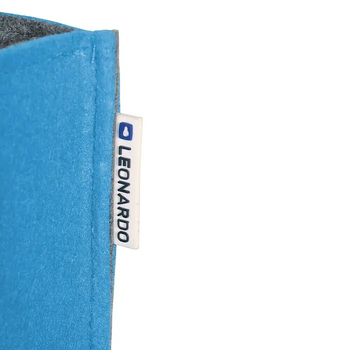 Phönix Atlanta Aufbewahrungsbox - L x B x H: 34 x 34 x 34 cm, Textil, Aqua/Grau - Nahaufnahme eines blauen LEONARDO-Produkts mit einem dezenten Logo. Es ist ein stilvolles und modernes Detail, das die Marke hervorhebt.