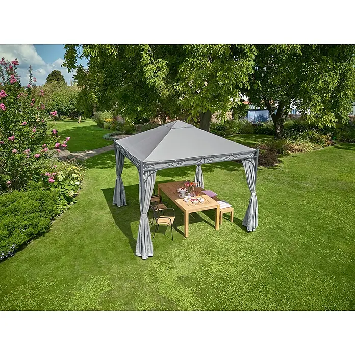 Sunfun Menorca Pavillondach - Grau, Für Sunfun Pavillon Menorca 3x3 - Ein grauer Pavillon mit Vorhängen und einem Holztisch mit Stühlen und einer Bank im Garten. Ideal für gemütliche Stunden im Freien.