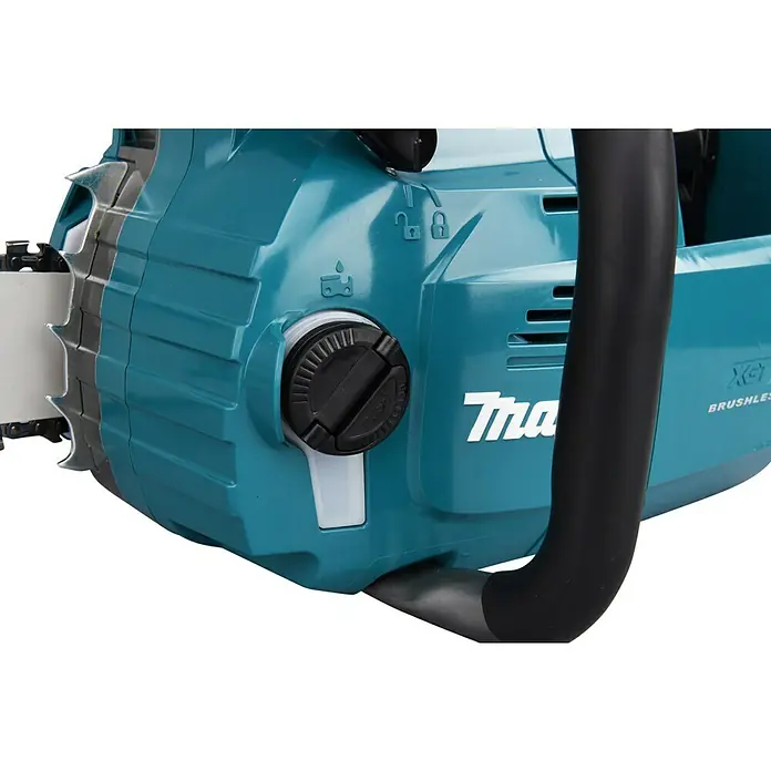 Makita XGT 40V max. Akku-Kettensäge UC011GT101 - 40 V, 5 Ah, Li-Ionen, 1 Akku, Schwertlänge: 35 cm - Nahaufnahme einer Makita Kettensäge in Türkis. Zu sehen sind Öltank, Kettenradabdeckung und ein Teil des Griffs.