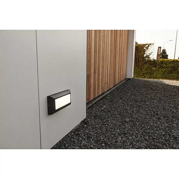 Lutec LED-Außenwandleuchte Helena - 11 W, 3,2 x 23 x 10,1 cm, Anthrazit, IP54 - Stimmungsaufnahme