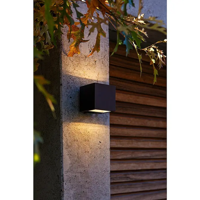Lutec LED-Außenwandleuchte Gemini - 9 W, 8,8 x 8,5 x 8,6 cm, Schwarz matt, IP54 - Die moderne, schwarze Außenwandleuchte spendet warmes Licht und akzentuiert die Fassade stilvoll. Perfekt für stimmungsvolle Beleuchtung im Garten.
